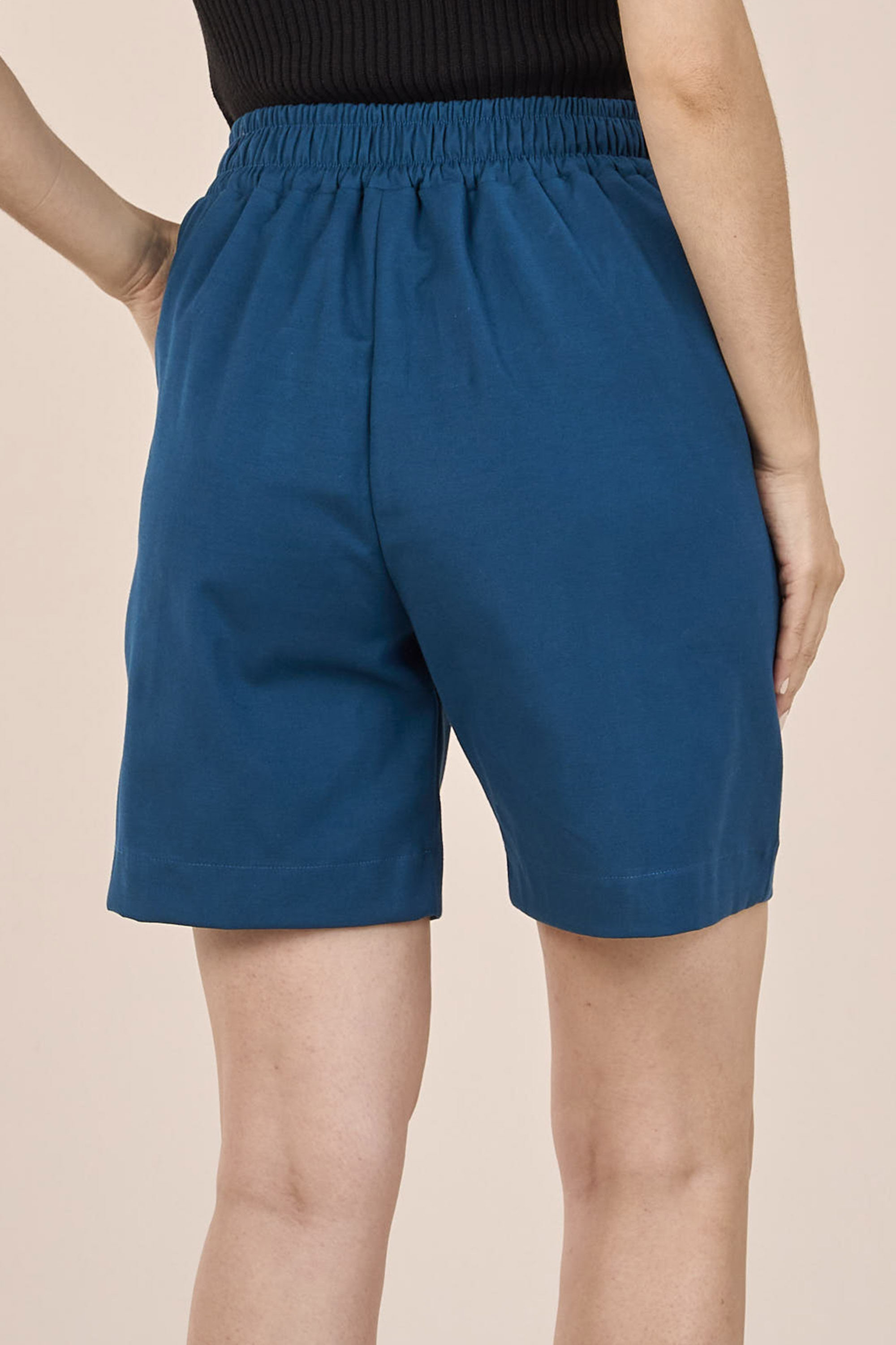 BERMUDA MEIA COXA ALFAIATARIA BOLSO FACA AZUL PETRÓLEO MIRA VEST