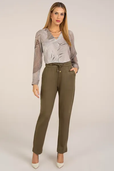BLUSA DECOTE V ESTAMPA ABSTRATA VERDE MILITAR MIRA BLUSA DECOTE V ESTAMPA ABSTRATA VERDE MILITAR MIRA