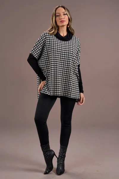 PONCHO JACQUARD COM MANGAS PRETO XADREZ MIRA VEST PONCHO JACQUARD COM MANGAS PRETO XADREZ MIRA VEST