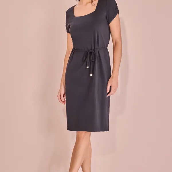 VESTIDO MANGA CURTA DECOTE QUADRADO PRETO MIRA VES