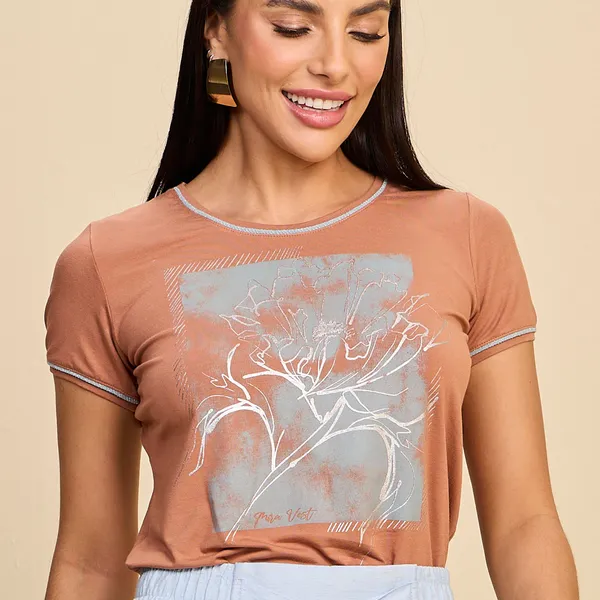 T-SHIRT COM VIVO EM LUREX E ESTAMPA EM FOIL MIRA V