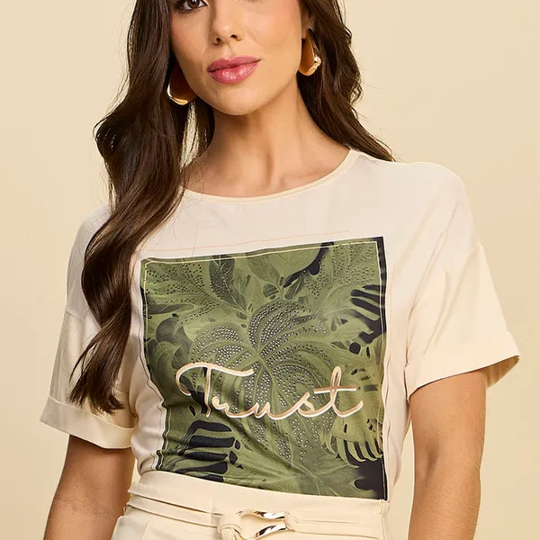 BLUSA COM ESTAMPA EM PEDRARIAS E MALHA CREPONADA M