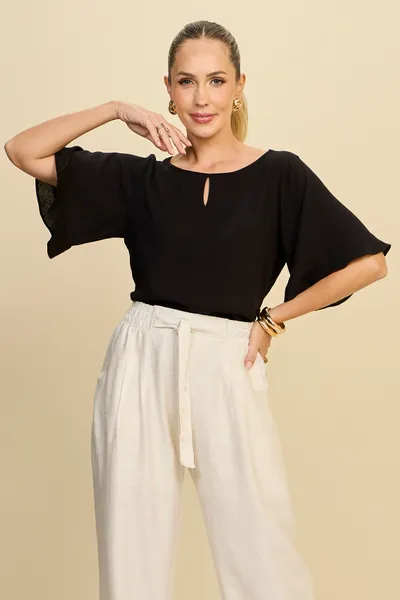 BLUSA MANGA 3/4 EM VISCOLINHO COM ABERTURA NO DECO