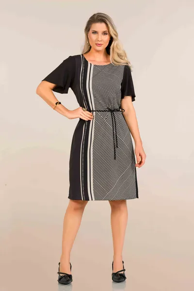 Vestido Manga Curta com Decote Redondo e Cinto Mira Vest