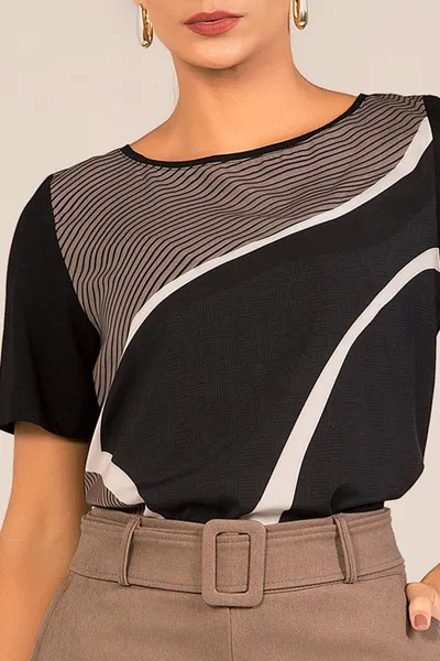 Blusa Plano Fluido Decote Canoa Preto Mira Vest