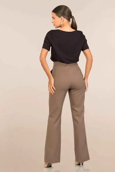 Calça Alfaiataria Camurça com Cinto Mira Vest