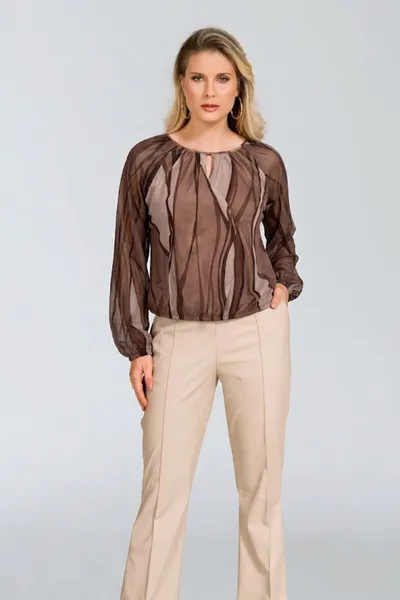 Blusa Plano Fluido com Transparência Decote Canoa Marrom Mira Vest
