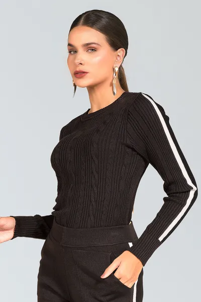BLUSA TRICÔ DECOTE REDONDO PRETO/OFF MIRA VEST