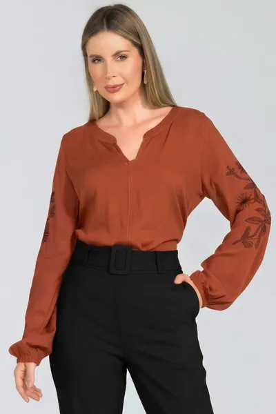 BLUSA VISCOLINHO COM PEDRARIAS AVELÃ MIRA VEST