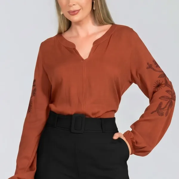 BLUSA VISCOLINHO COM PEDRARIAS AVELÃ MIRA VEST