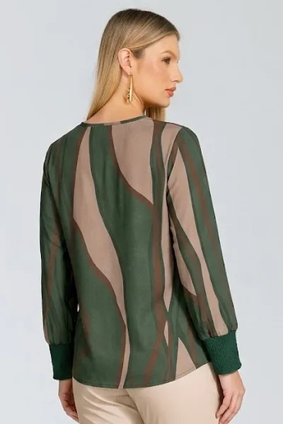 BLUSA PLANO FLUIDO COM ILHÓS VERDE MUSGO MIRA VEST BLUSA PLANO FLUIDO COM ILHÓS VERDE MUSGO MIRA VEST