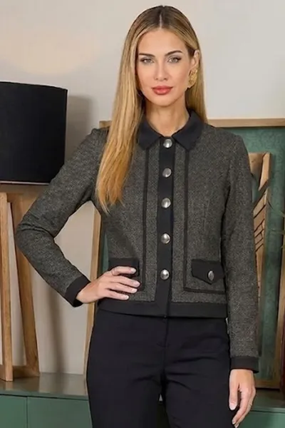 CASAQUETO MANGA LONGA BOLSOS FALSOS PRETO MIRA VES