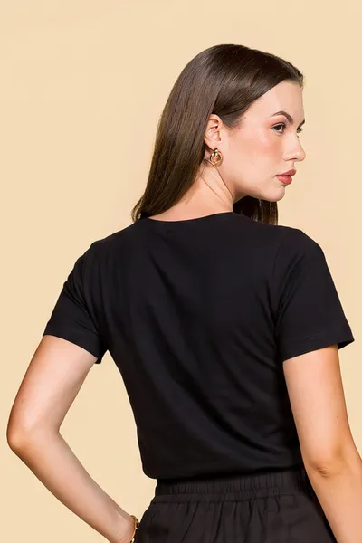 T-SHIRT VISCOLYCRA COM PEDRARIAS PRETO MIRA VEST