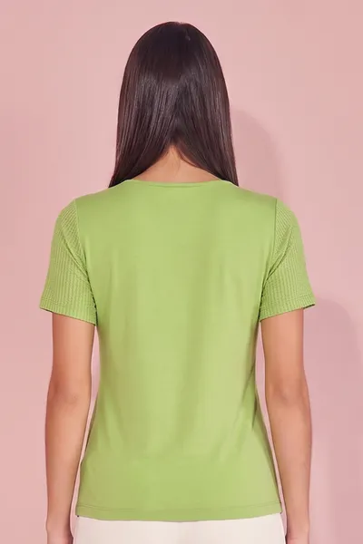 T-SHIRT DECOTE V MANGA CURTA PISTACHE MIRA VEST T-SHIRT DECOTE V MANGA CURTA PISTACHE MIRA VEST