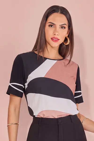 BLUSA MANGA CURTA EM TECIDO FLUIDO COM VIÉS TRANSP