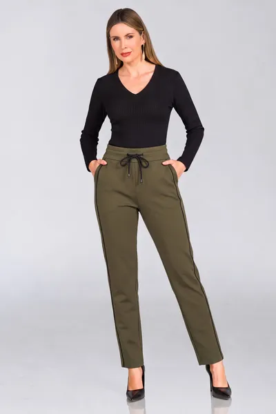 CALÇA RETA SOLTINHA BOLSOS FRONTAIS VERDE MILITAR