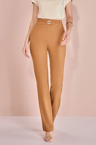 CALÇA RETA CINTO FIXO BOLSO TRASEIRO FALSO CARAMEL